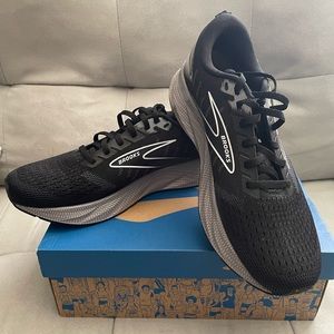 Brooks Levitate Black/Silver Women’s Size 10 Running Shoes